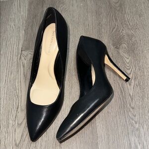 Saks Fifth Avenue Black Pointed-Toe Leather Pumps • size 6.5